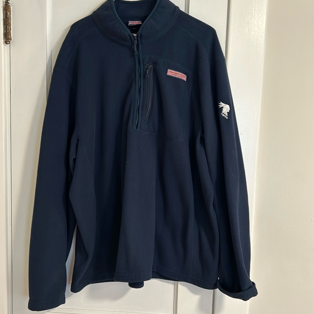 Vineyard Vines Mens thermal/waffle type pullover.   Size XL.